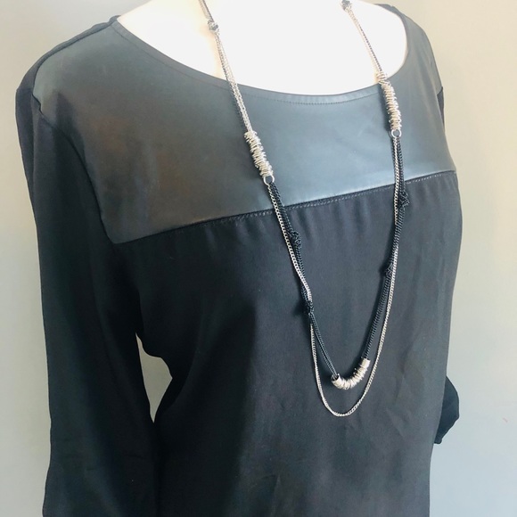 Ann Taylor Blouse 🖤 - Picture 1 of 7